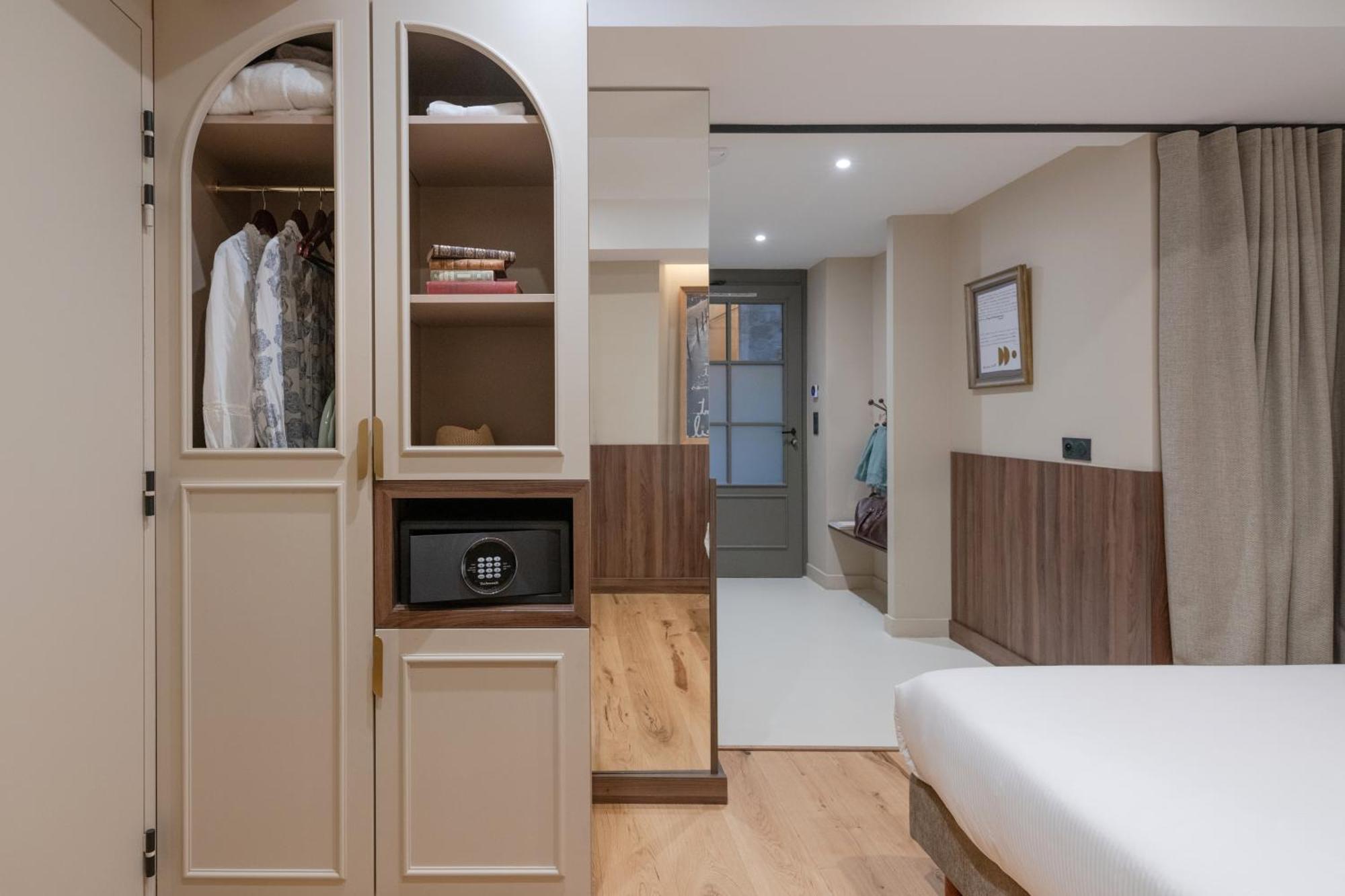 Hotel Academie 4*